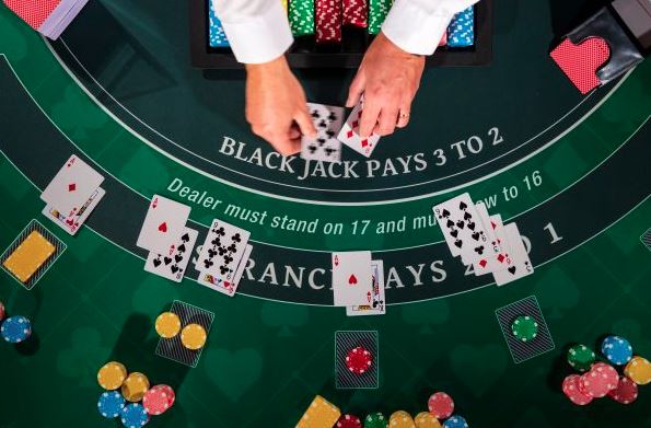 The Art of Observation in Blackjack: Spotting Tells and Patterns